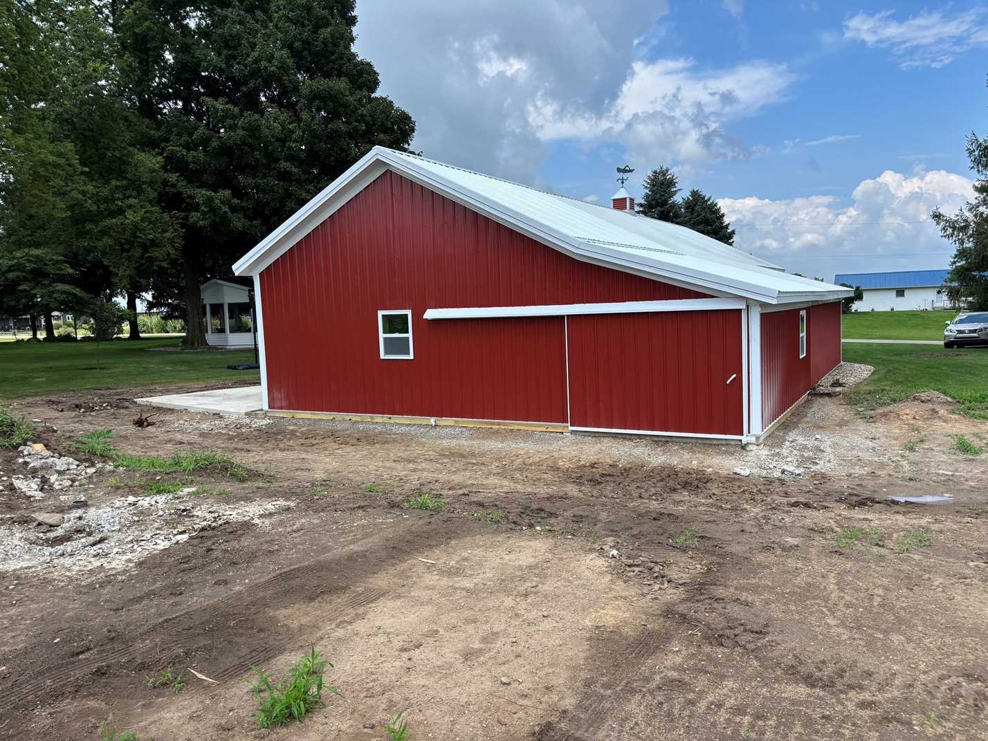 Completed barn construction by Kauffman Builder